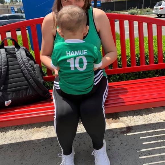 Meet your Poshers: David, Jessica, and Roman - Picture 4 of 5